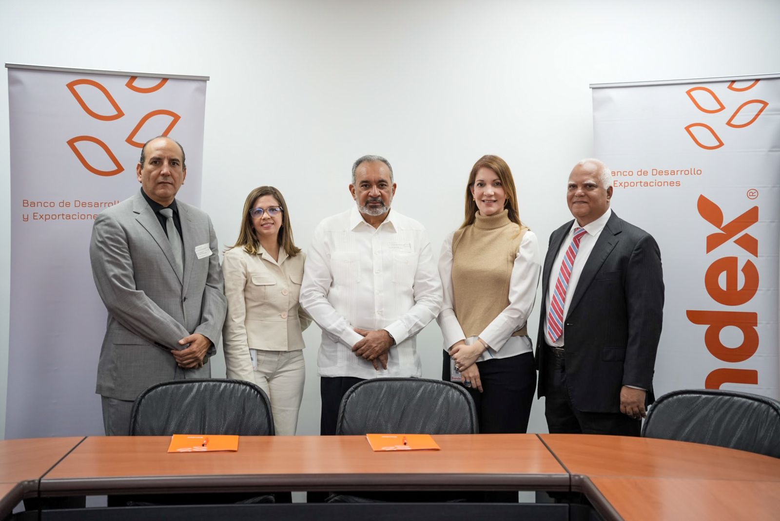Firman convenio por RD$600 millones para fortalecer la infraestructura de almacenamiento y procesamiento de la harina en RD