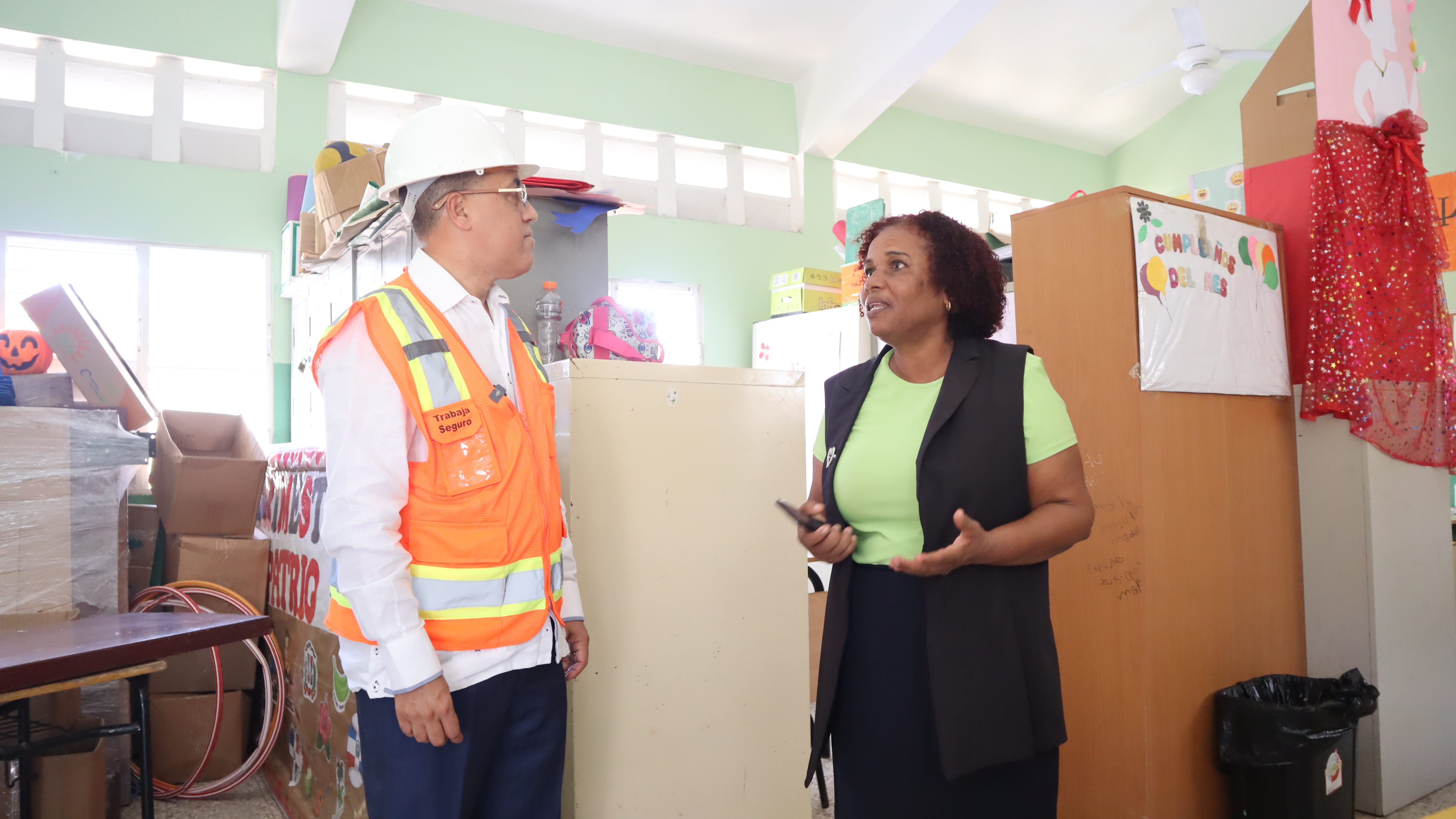 Infraestructura Escolar realiza recorrido en centros educativos  en Dominicana