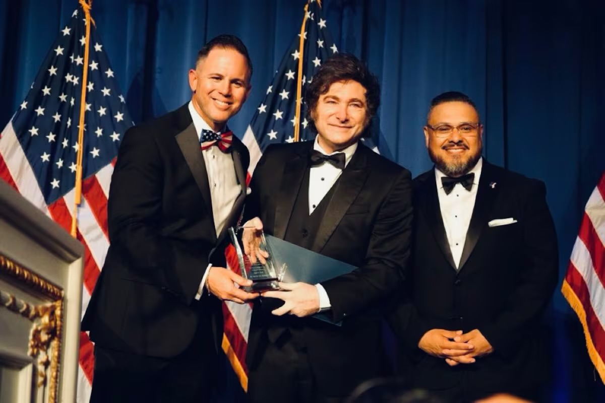 Milei dice en Estados Unidos que Argentina adecuará su normativa a “la propuesta de aranceles recíprocos” de Trump