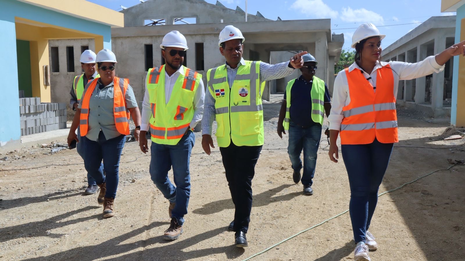 Dirección de Infraestructura Escolar inicia plan “Aulas 24/7” para reconstruir más de 1,000 centros educativos antes de agosto de 2025