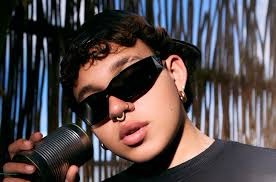 Premios Heat 2025: Beéle arrasa en una noche llena de ritmo latino en Medellín