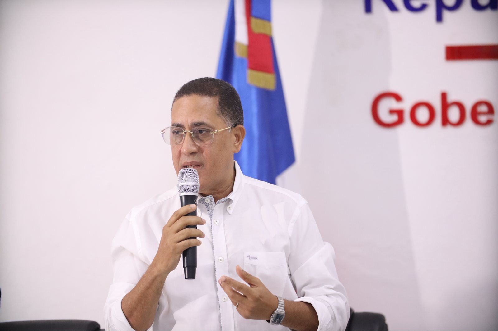 Director Infraestructura Escolar, Roberto Herrera encabeza Mesa de Trabajo con contratistas de escuelas y autoridades en Montecristi