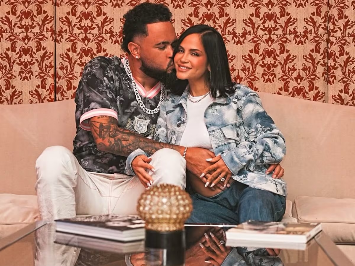 Natti Natasha anuncia que será madre por segunda vez y reprograma su gira para 2026