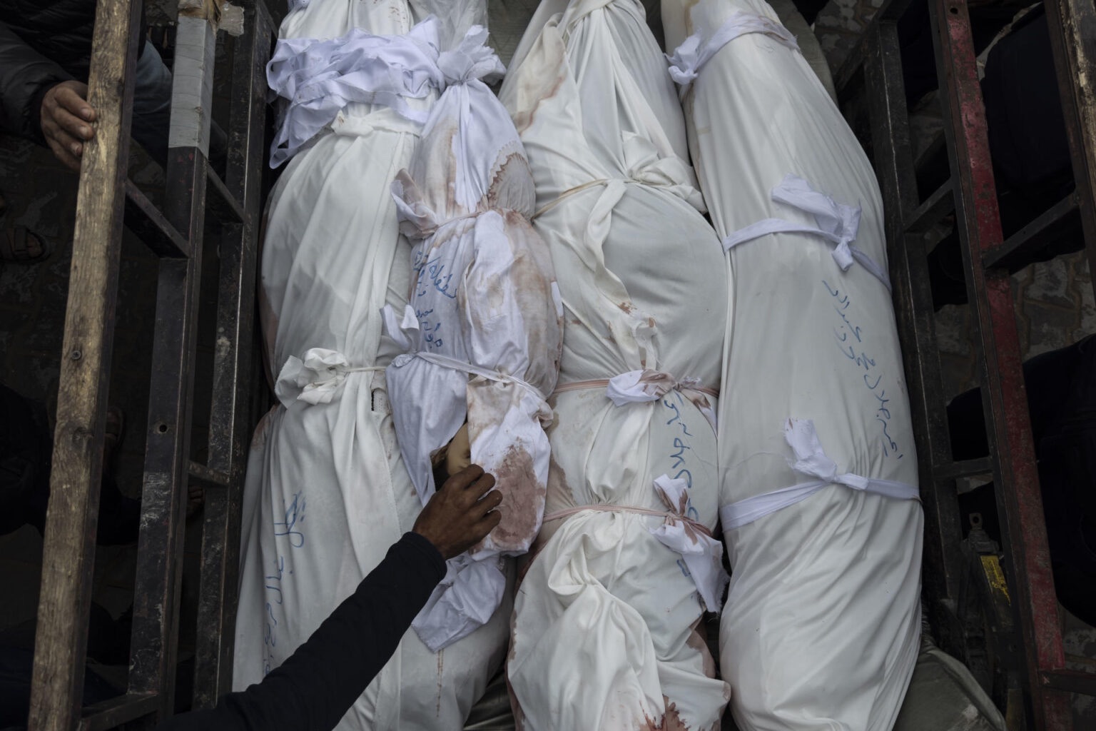 Continúa la ofensiva en Gaza: casi 100 palestinos muertos en un solo día
