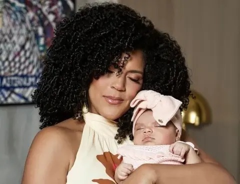 Francisca presenta por primera vez a su hija Raffaella