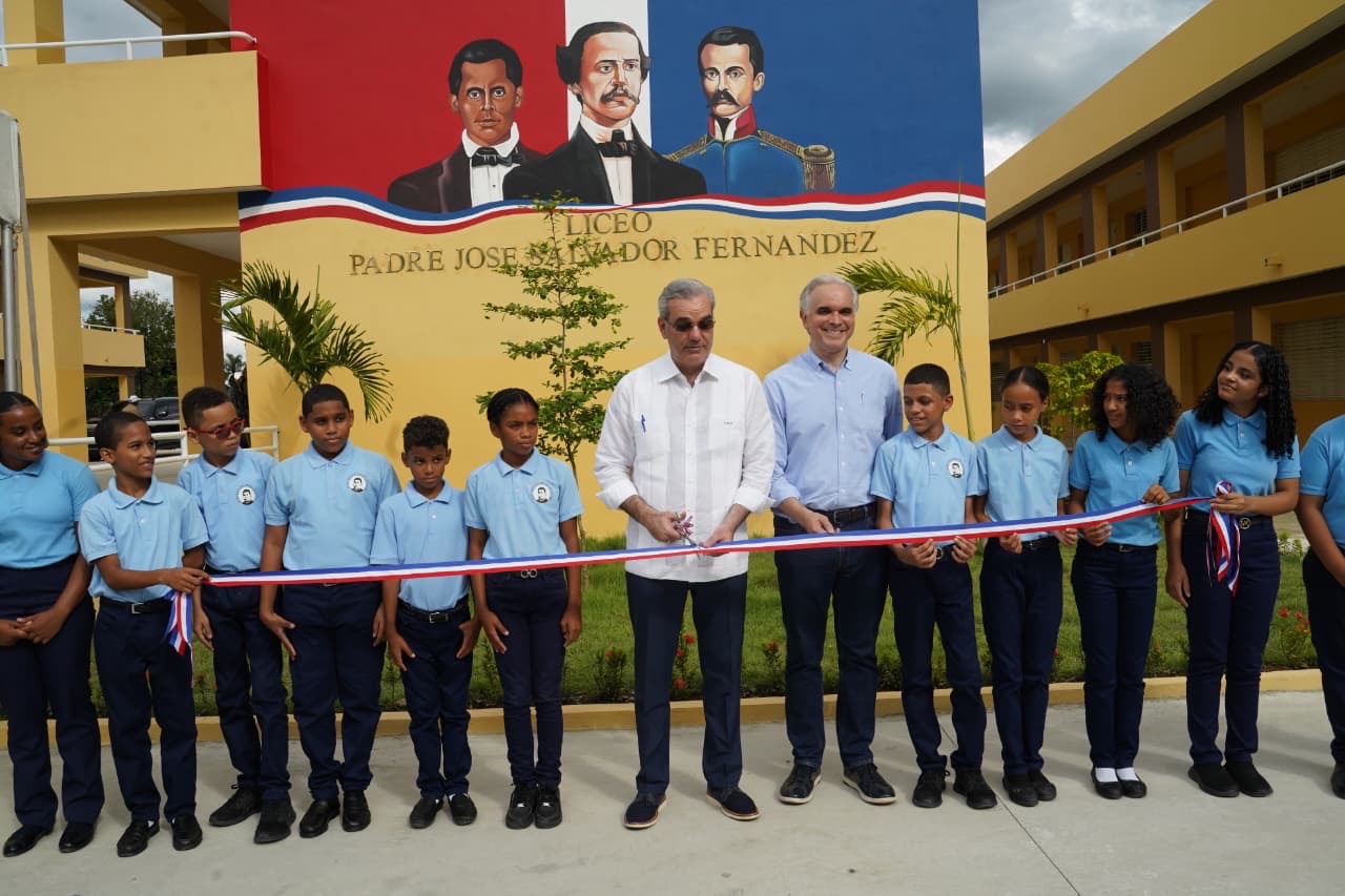 Gobierno inaugura Liceo Padre José Salvador Fernández en Bonao, Monseñor Nouel