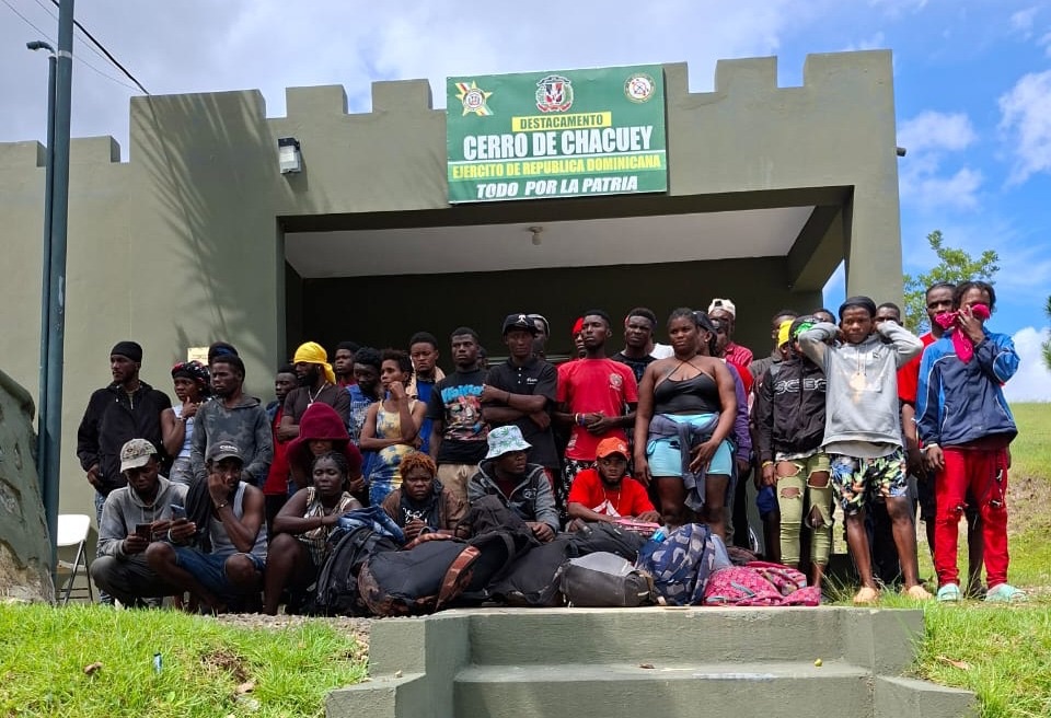 Ejército dominicano detiene a 41 ciudadanos haitianos en operativo fronterizo en Dajabón