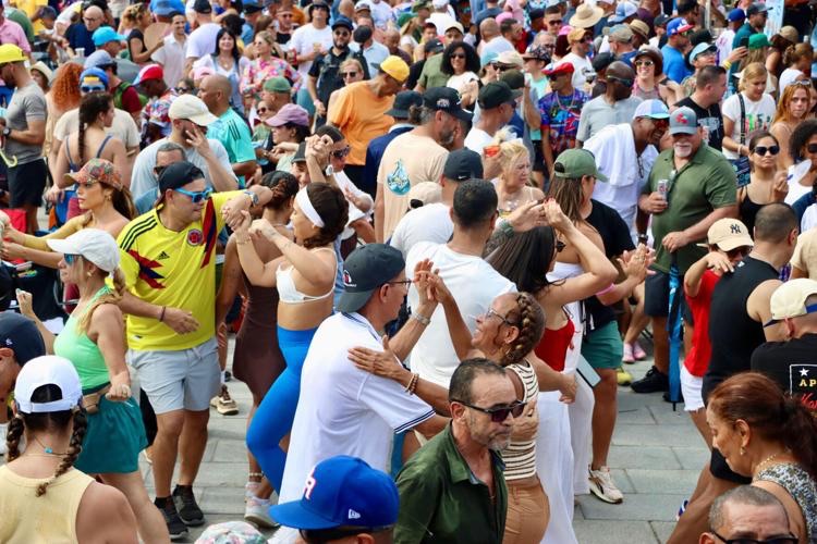 La salsa tiñe de ritmo y orgullo el Día Nacional en Puerto Rico 2025