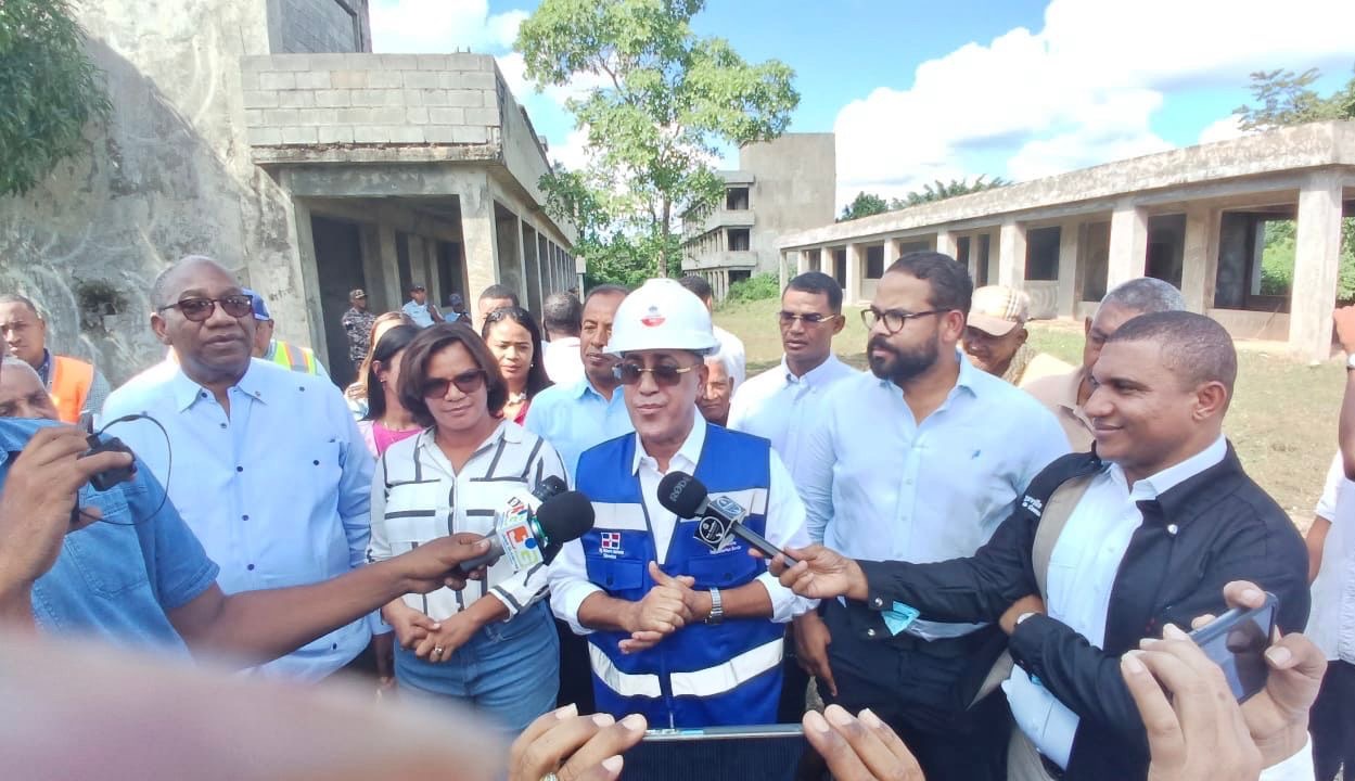 Infraestructura Escolar reinicia construcción de Liceo Experimental y extensión UASD en Bayaguana, Monte Plata tras más de 10 años paralizado