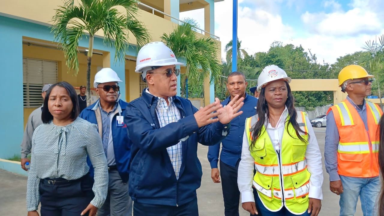 Remozamientos de Escuelas avanzan de manera acelerada en el Gran Santo Domingo dentro del Plan «Navidad en las Aulas 24/7»