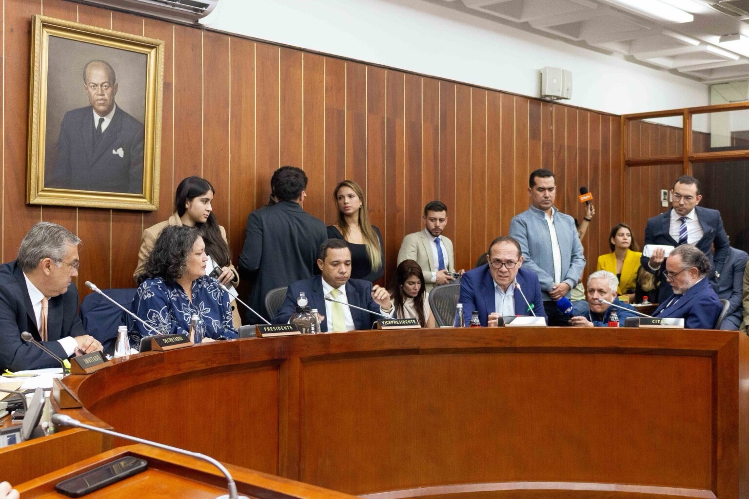 Colombia impulsa reforma laboral en medio de debate nacional