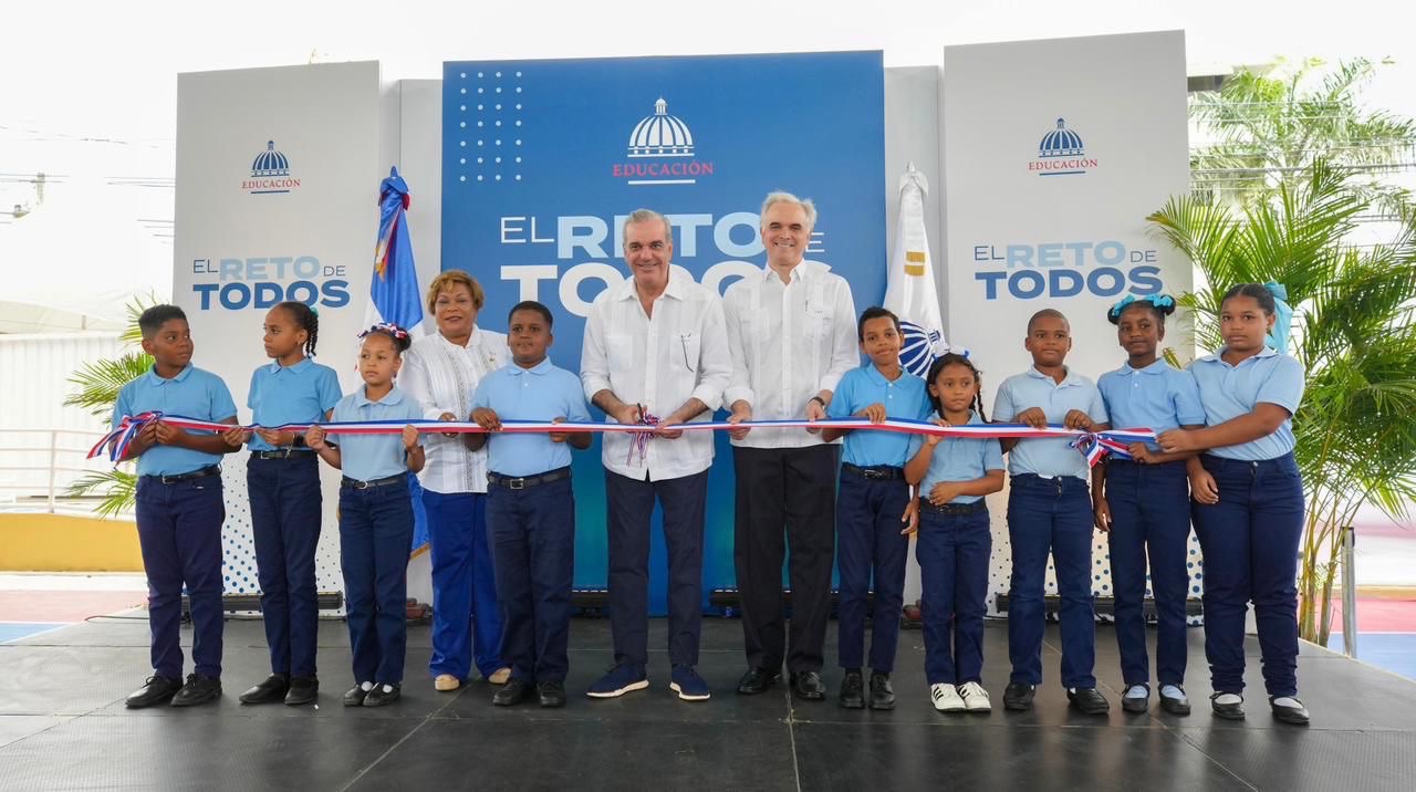 Presidente Abinader inaugura techado deportivo escolar multiusos del centro educativo Elvira de Mendoza, de Boca Chica