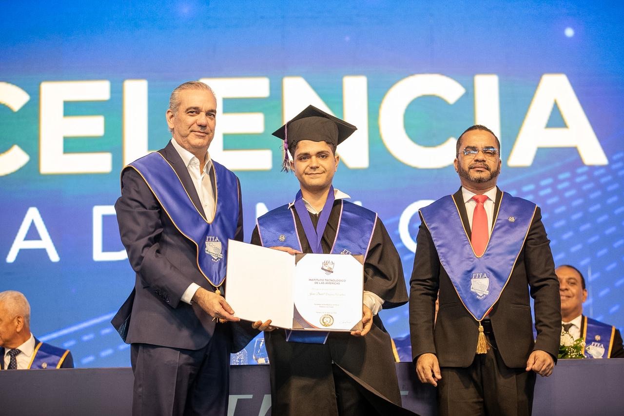 Abinader encabeza la mayor graduación en la historia del ITLA