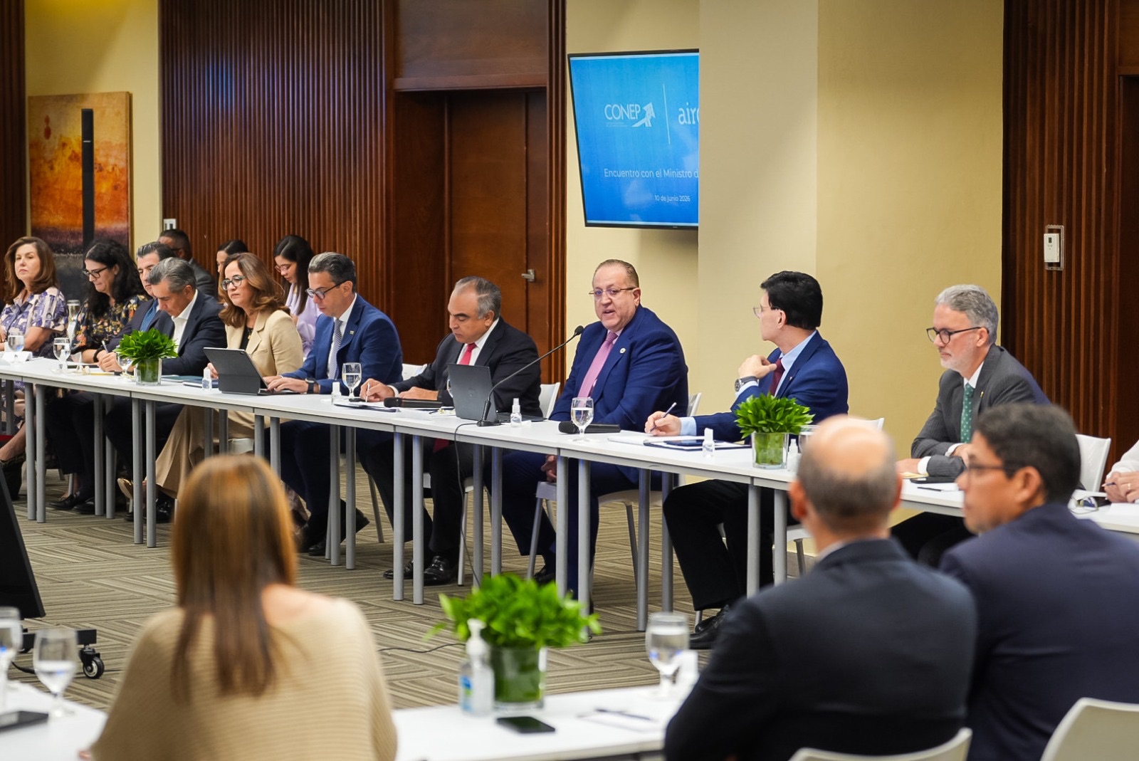 Sectores productivos respaldan medidas económicas propuestas por el Gobierno