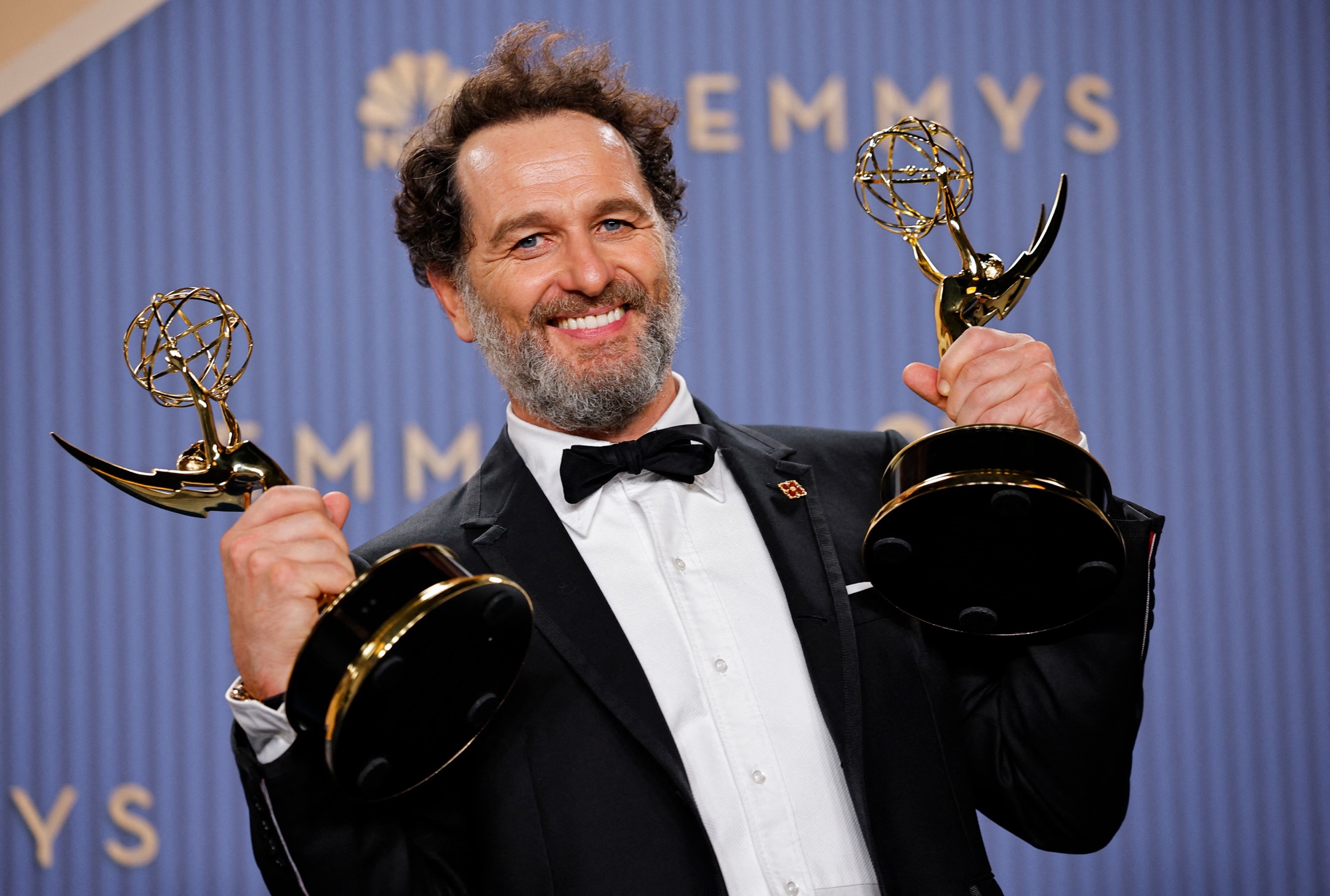 “Widow’s Bay” domina los Emmy en una gala marcada por homenajes a grandes figuras de Hollywood