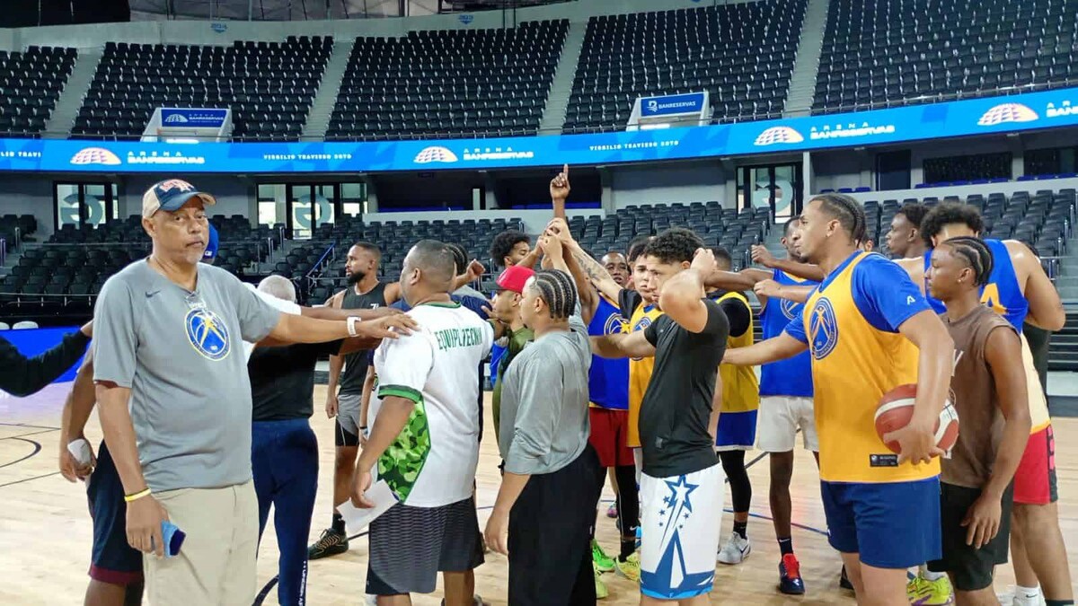 Mauricio Báez y San Carlos protagonizan esta noche el inicio del torneo distrital