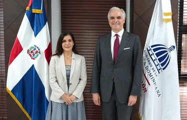 República Dominicana y EE. UU. abordan bilingüismo, tecnología y formación en valores