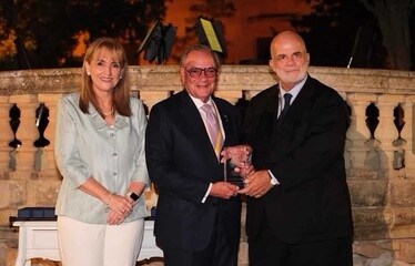 Frank Rainieri recibe premio internacional por su aporte al turismo dominicano