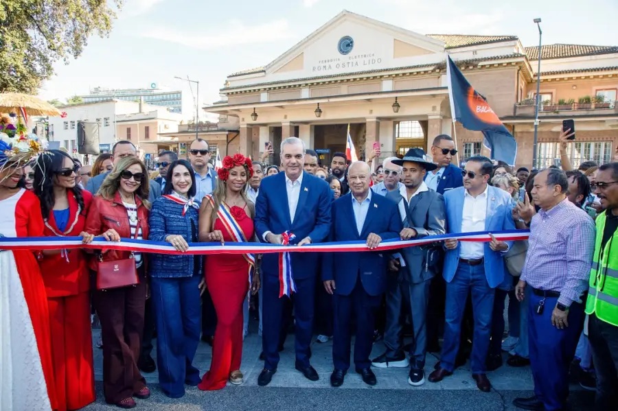 Luis Abinader resalta aporte de la diáspora durante inauguración de la Parada Dominicana en Roma
