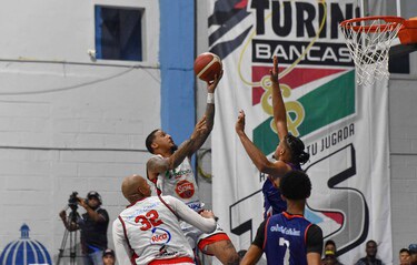 Don Bosco mantiene el invicto y asume el liderato del baloncesto superior de Moca