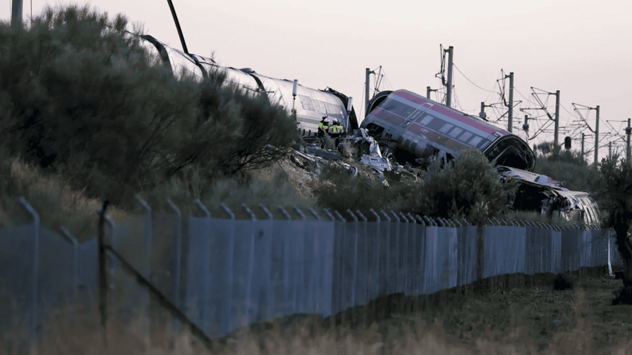 La maquinista del tren impactado en España intentó arrancar dos veces, pero no lo consiguió